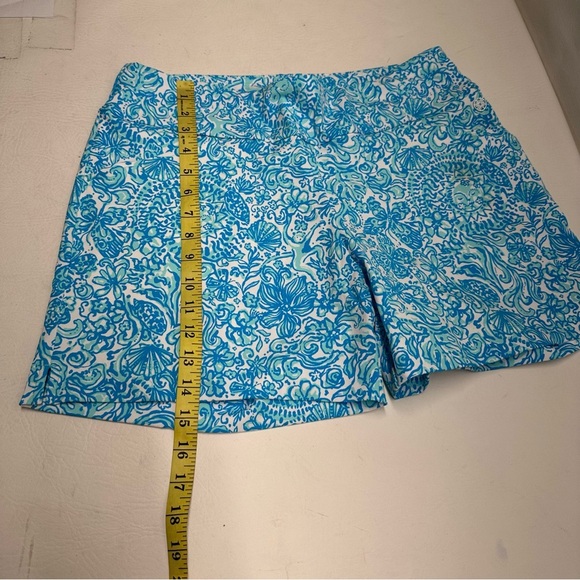 Lilly Pulitzer luxletic nakia Women's Blue Patterned Shorts size 12 - Picture 4 of 13